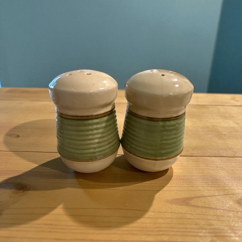 Vintage Gibson Designs “Retreat Green” ceramic salt + pepper shakers.